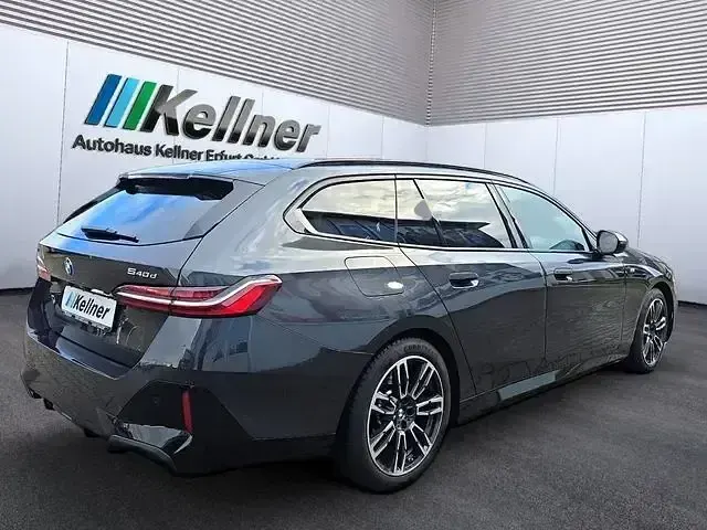 Gebraucht BMW 540 M Sport 303 PS (222 kW) 2025 Grau Limousine