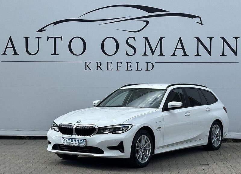 Alpinweiss iii Gebraucht 2022 BMW 330e Advantage Kombi | 28.950 € (Superpreis) - Bild 1/4