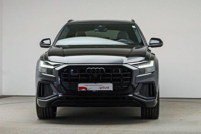 Gebraucht Audi Q8 S-Line 286 PS (210 kW) 2023 Mythosschwarz metallic (metallic) SUV