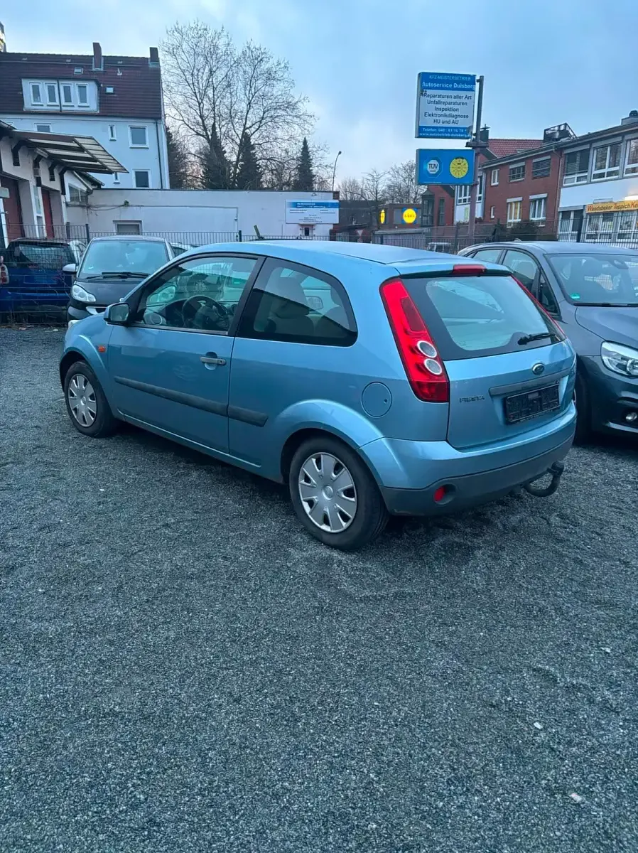 Gebraucht Ford Fiesta 97 PS (71 kW) 2006 Blau Kleinwagen