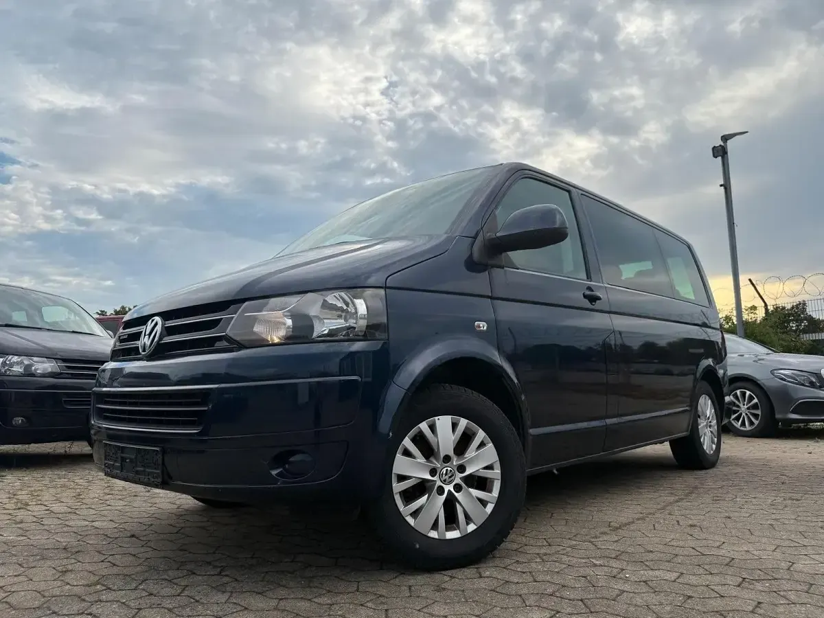 Gebraucht VW Multivan Startline 140 PS (102 kW) 2014 Blau Van / Kleinbus