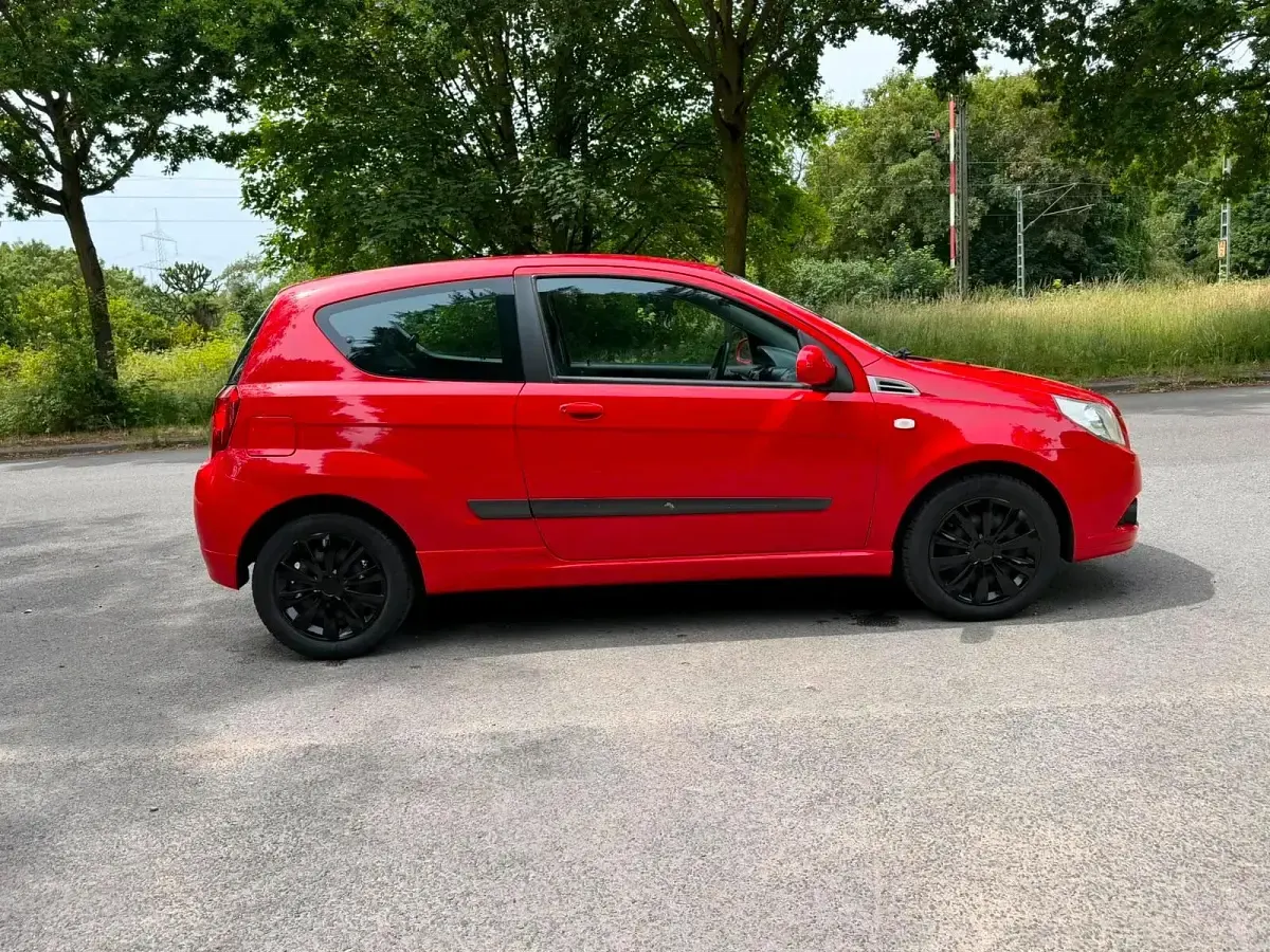 Gebraucht Chevrolet Aveo 85 PS (62 kW) 2009 Rot Kleinwagen
