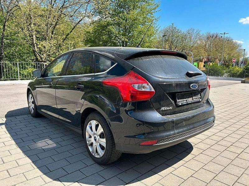 Usado Ford Focus Titanium 101 CV (74 kW) 2012 Negro Berlina