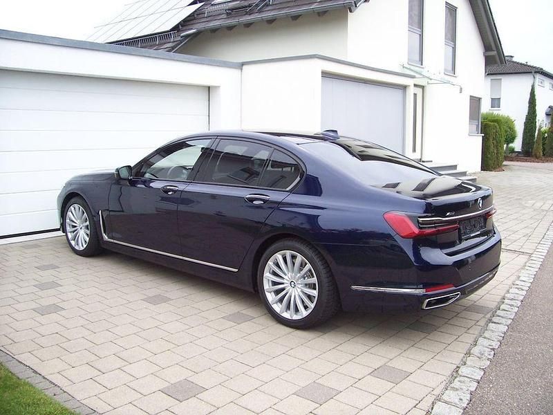 Gebraucht BMW 750 Performance 530 PS (389 kW) 2019 Blau Limousine