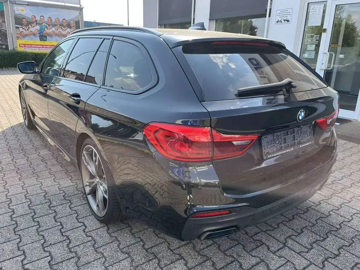Gebraucht BMW M550 400 PS (294 kW) 2019 Saphirschwarz Limousine