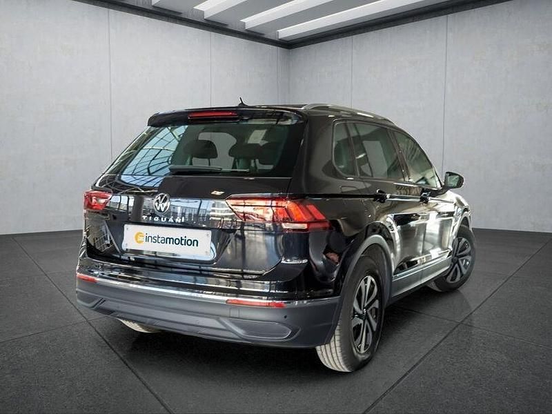 Gebraucht VW Tiguan 150 PS (110 kW) 2022 Schwarz SUV