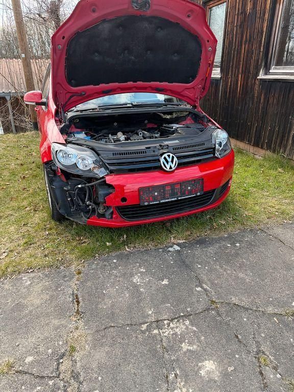 Gebraucht VW Golf Plus Cross Trendline 105 PS (77 kW) 2010 Rot Van / Kleinbus