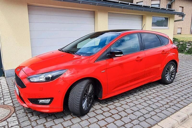 Rot Gebraucht 2018 Ford Focus ST-Line Kleinwagen | 14.999 € (Fairer Preis) - Bild 1/4