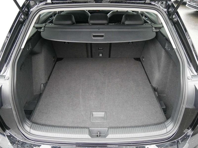 Gebraucht VW Golf VIII 150 PS (110 kW) 2025 Schwarz Kombi