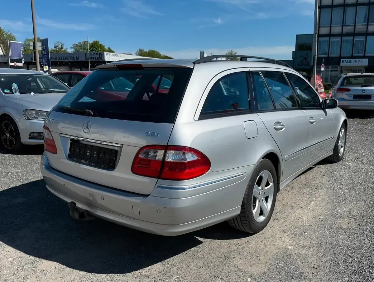 Gebraucht Mercedes E270 Avantgarde 177 PS (130 kW) 2005 Silber Kombi