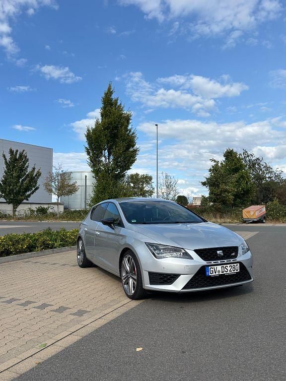 Silber Gebraucht 2015 Cupra Leon Limousine | 15.400 € (Fairer Preis) - Bild 1/4