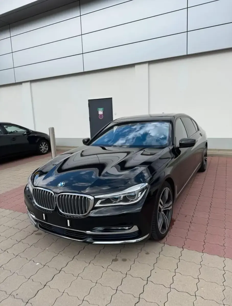 Gebraucht BMW 750L 450 PS (330 kW) 2015 Schwarz Limousine