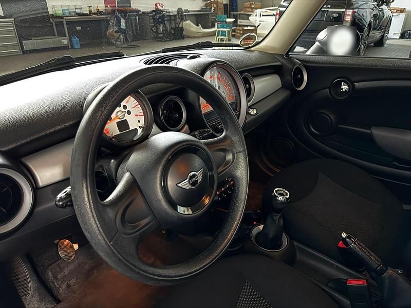 Gebraucht Mini ONE 75 PS (55 kW) 2011 Schwarz Kleinwagen