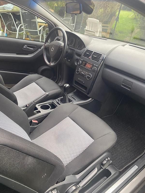 Andere farben Gebraucht 2006 Mercedes A150 Kleinwagen | 2.299 € (Fairer Preis) - Bild 1/4