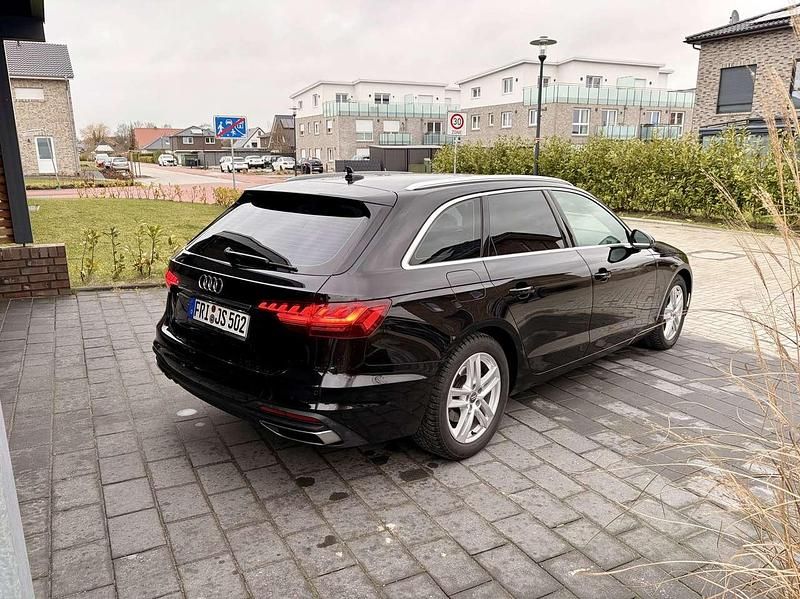 Gebraucht Audi A4 163 PS (119 kW) 2020 Schwarz Kombi
