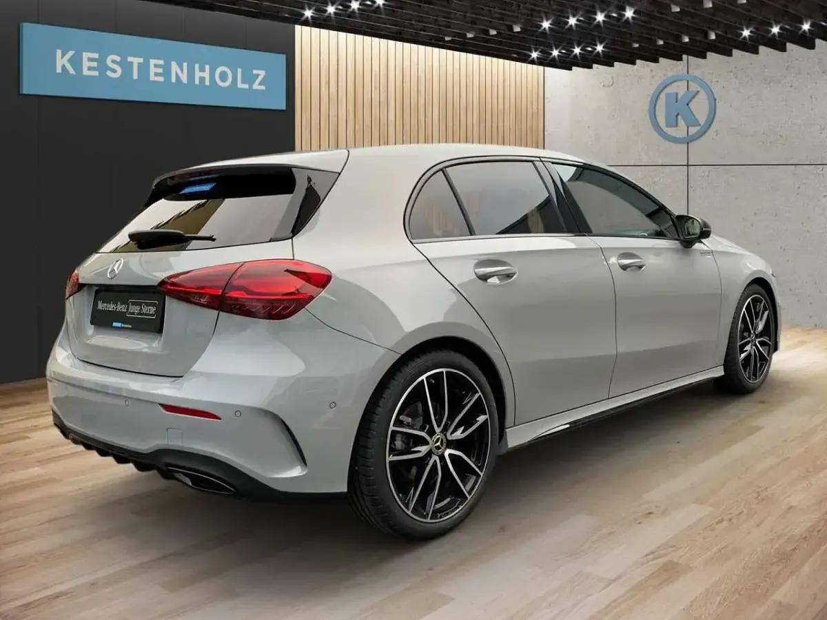 Gebraucht Mercedes A180 AMG 136 PS (100 kW) 2026 Alpingrauunilack Limousine