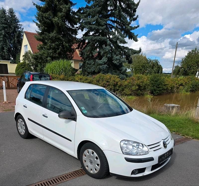 Weiß Gebraucht 2007 VW Golf V Trendline Limousine | 4.999 € (Fairer Preis) - Bild 1/4
