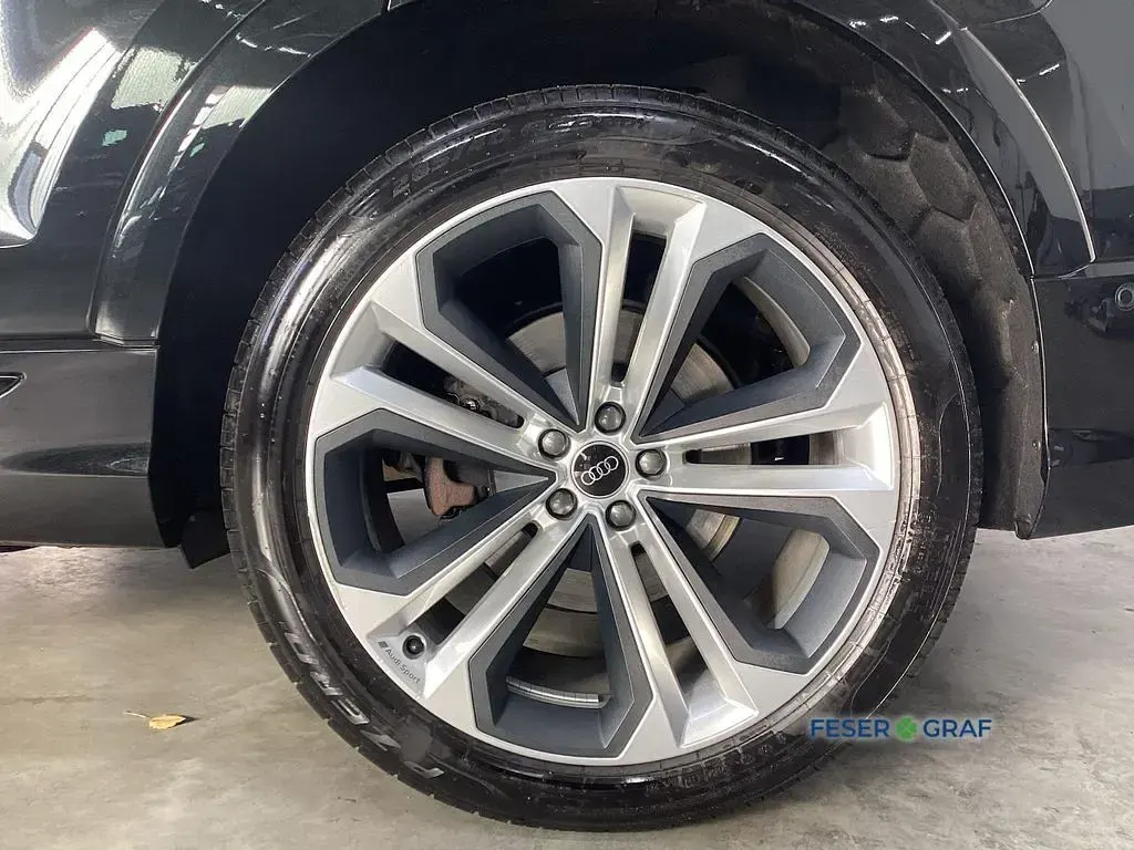 Gebraucht Audi Q8 Ambiente 286 PS (210 kW) 2022 Mythosschwarz metallic SUV