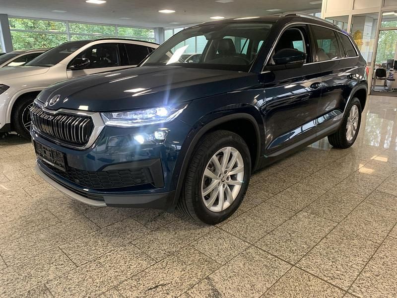 Blau, metallic Gebraucht 2023 Skoda Kodiaq SUV | 37.985 € (Fairer Preis) - Bild 1/4