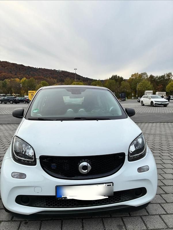 Weiß Gebraucht 2019 Smart ForFour Electric Drive Kleinwagen | 8.000 € (Fairer Preis) - Bild 1/4