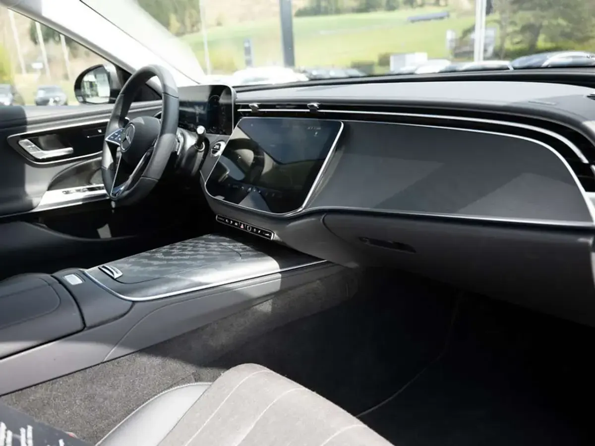 Gebraucht Mercedes E300 Avantgarde 313 PS (230 kW) 2025 Grau metalliclack graphitgrau Kombi
