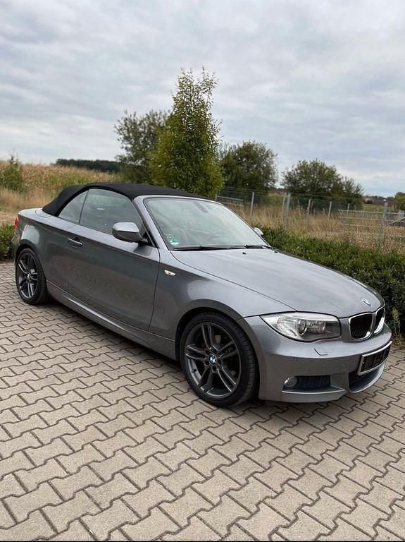 Grau Gebraucht 2012 BMW 120 Cabriolet M Sport Cabrio | 11.000 € (Fairer Preis) - Bild 1/4