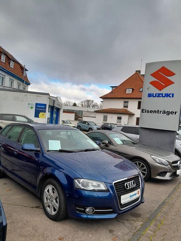 Blau Gebraucht 2012 Audi A3 Attraction Limousine | 7.950 € (Fairer Preis) - Bild 1/4