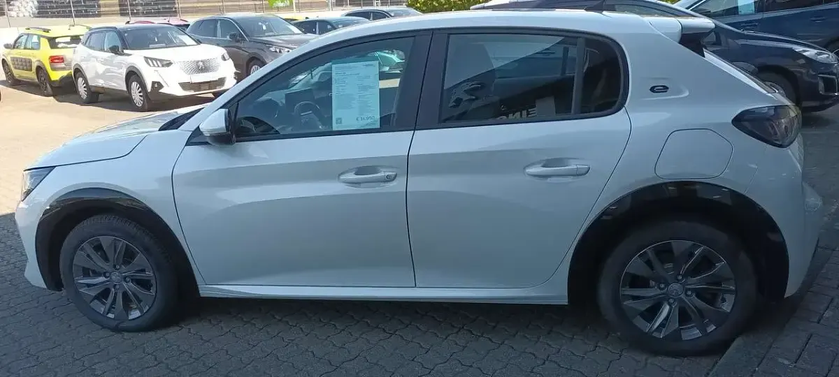 Gebraucht Peugeot e-208 Active 100 kW (136 PS) 2021 Lack weiss perlglänzend Kleinwagen