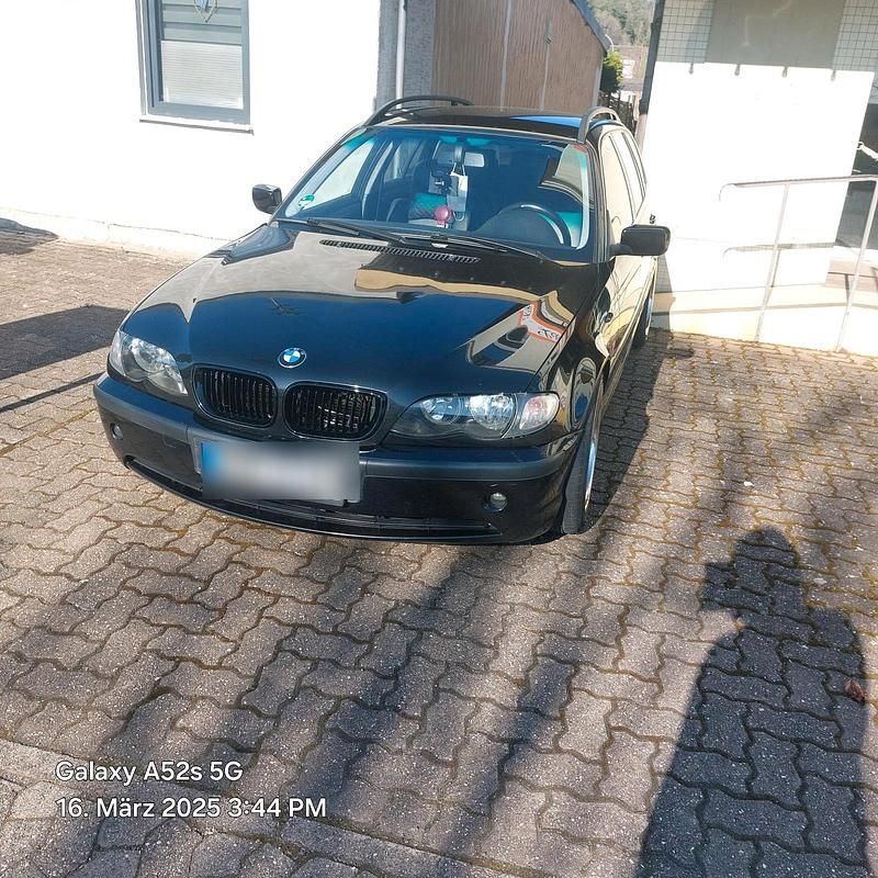 Schwarz Gebraucht 2004 BMW 320 Kombi | 1.800 € - Bild 1/4