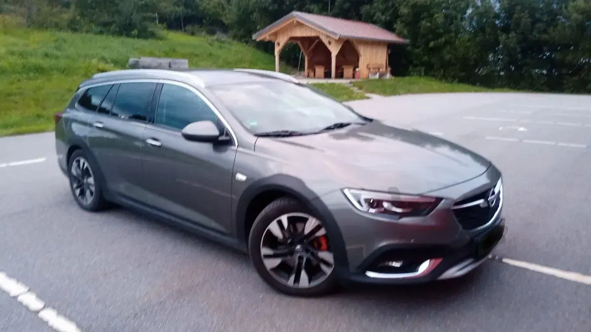 Gebraucht Opel Insignia Edition 170 PS (125 kW) 2018 Grau Kombi