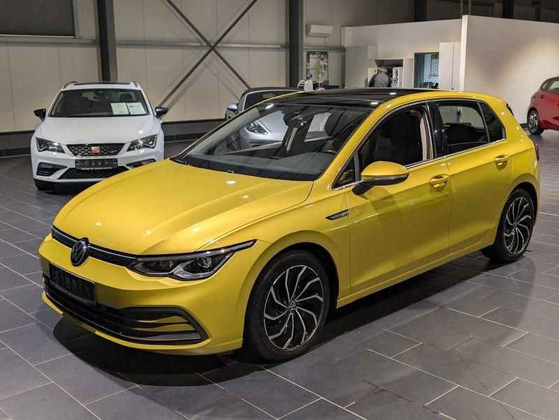 Limonengelb Gebraucht 2021 VW Golf Style Limousine | 22.900 € (Etwas zu teuer) - Bild 1/4