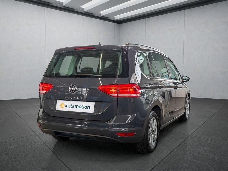 Gebraucht VW Touran 122 PS (89 kW) 2022 Grau Van / Kleinbus