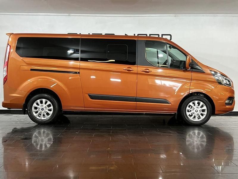 Gebraucht Ford Tourneo Trend 131 PS (96 kW) 2018 Orange Van / Kleinbus
