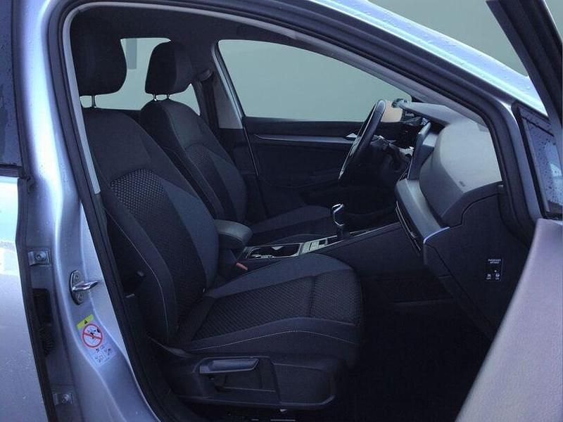 Gebraucht VW Golf VIII 131 PS (96 kW) 2022 Silber Kleinwagen