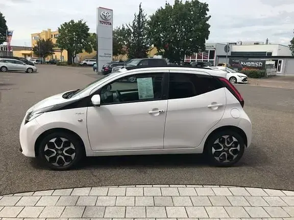 Gebraucht Toyota Aygo Team 72 PS (52 kW) 2021 Weiß Kleinwagen