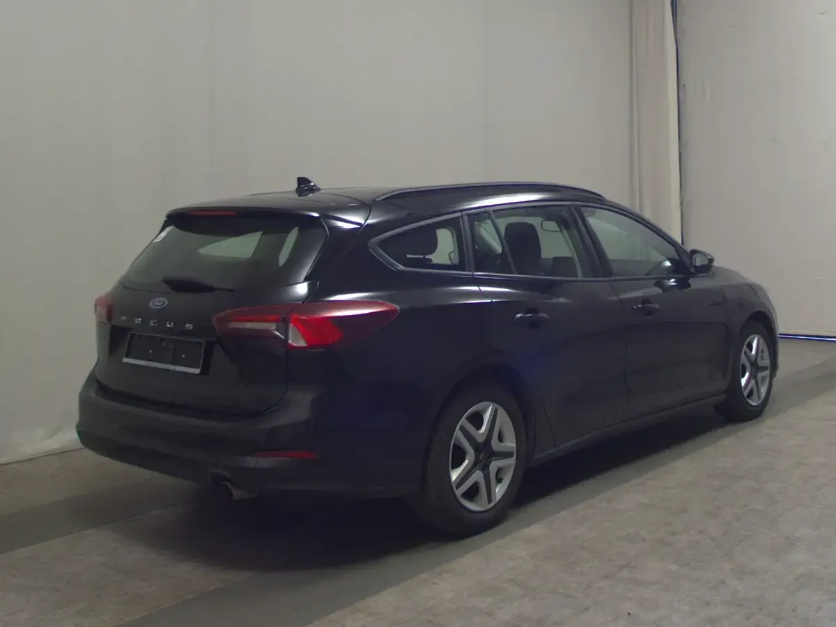 Używany Ford Focus Cool & Connect 120 KM (88 kW) 2022 Czarny Kombi