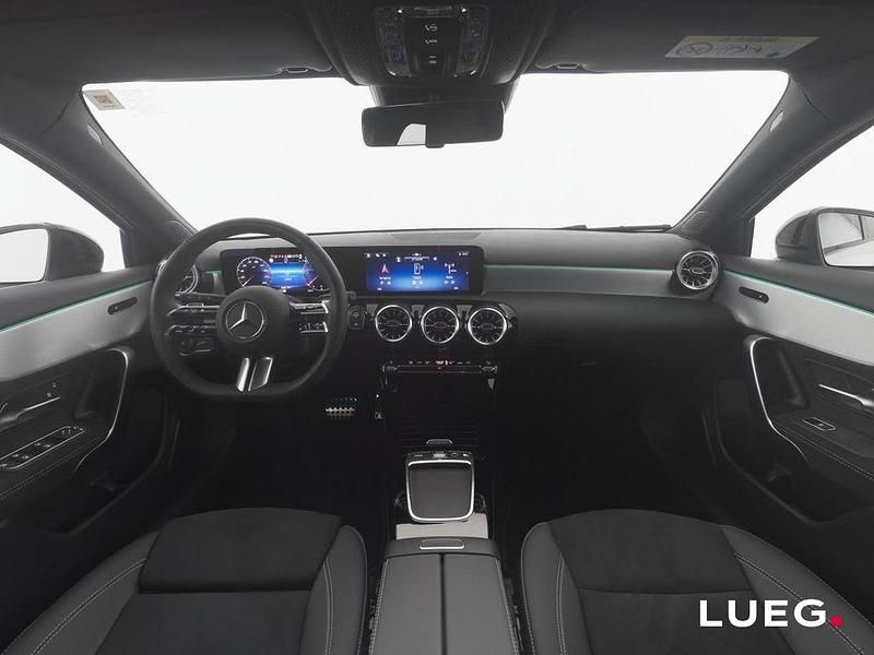 Gebraucht Mercedes A180 AMG 116 PS (85 kW) 2025 Unilack polarweiß Limousine