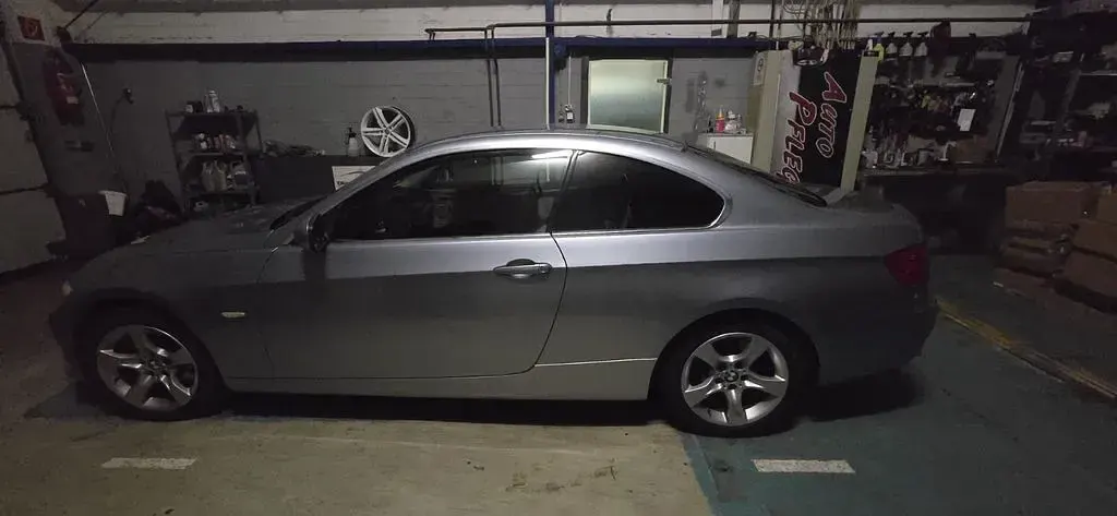 Gebraucht BMW 325 Sport Line 218 PS (160 kW) 2010 Grau Coupé
