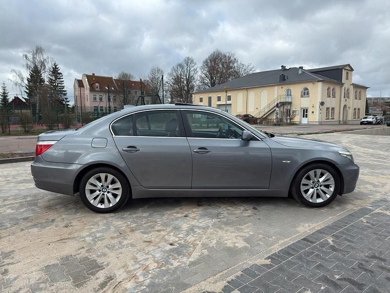 Gebraucht BMW 523 190 PS (139 kW) 2009 Grau Limousine