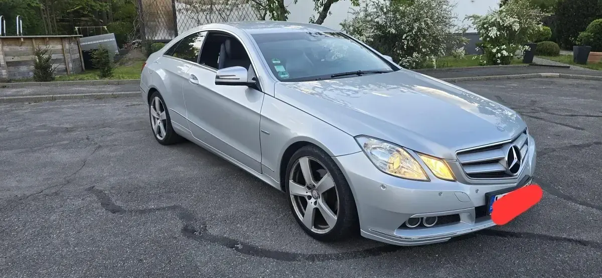 Gebraucht Mercedes E250 204 PS (150 kW) 2010 Silber Coupé