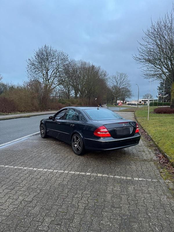 Gebraucht Mercedes E350 272 PS (200 kW) 2005 Andere farben Limousine