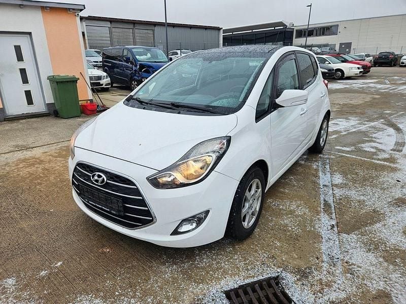 Weiß Gebraucht 2016 Hyundai ix20 Passion Kleinwagen | 5.300 € (Guter Preis) - Bild 1/4