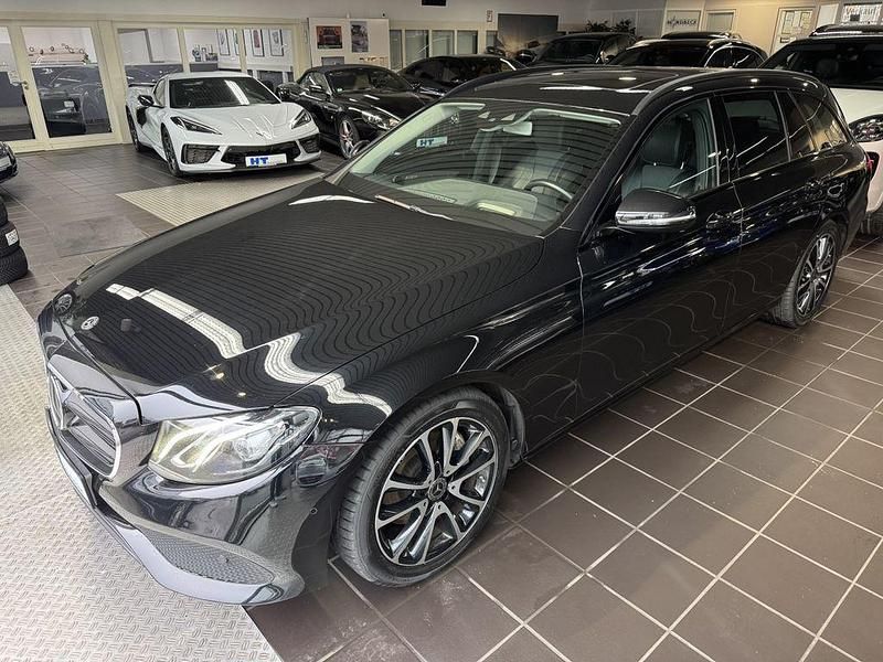Gebraucht Mercedes E220 Avantgarde 194 PS (142 kW) 2018 Ung. schwarz  unilack Kombi