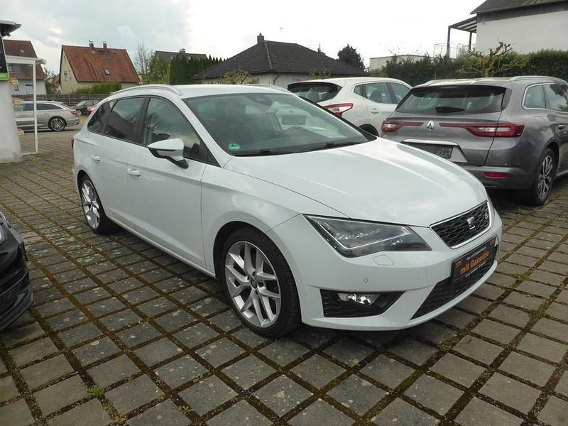 Weiß Gebraucht 2014 Seat Leon ST FR Kombi | 12.490 € (Etwas zu teuer) - Bild 1/4