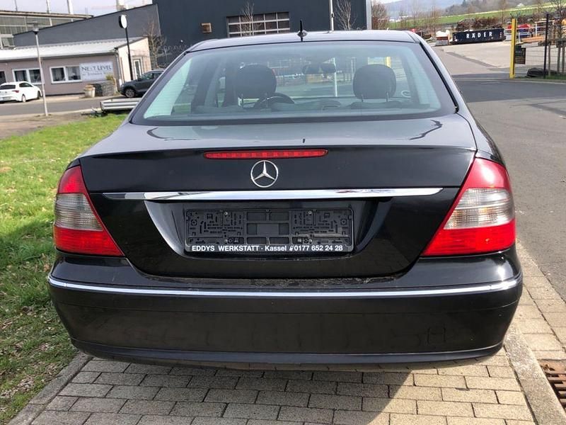 Gebraucht Mercedes E220 Elegance 170 PS (125 kW) 2007 Schwarz Limousine