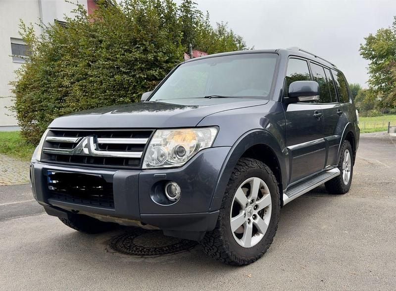 Blau Gebraucht 2009 Mitsubishi Pajero Intense SUV | 13.000 € (Etwas zu teuer) - Bild 1/4