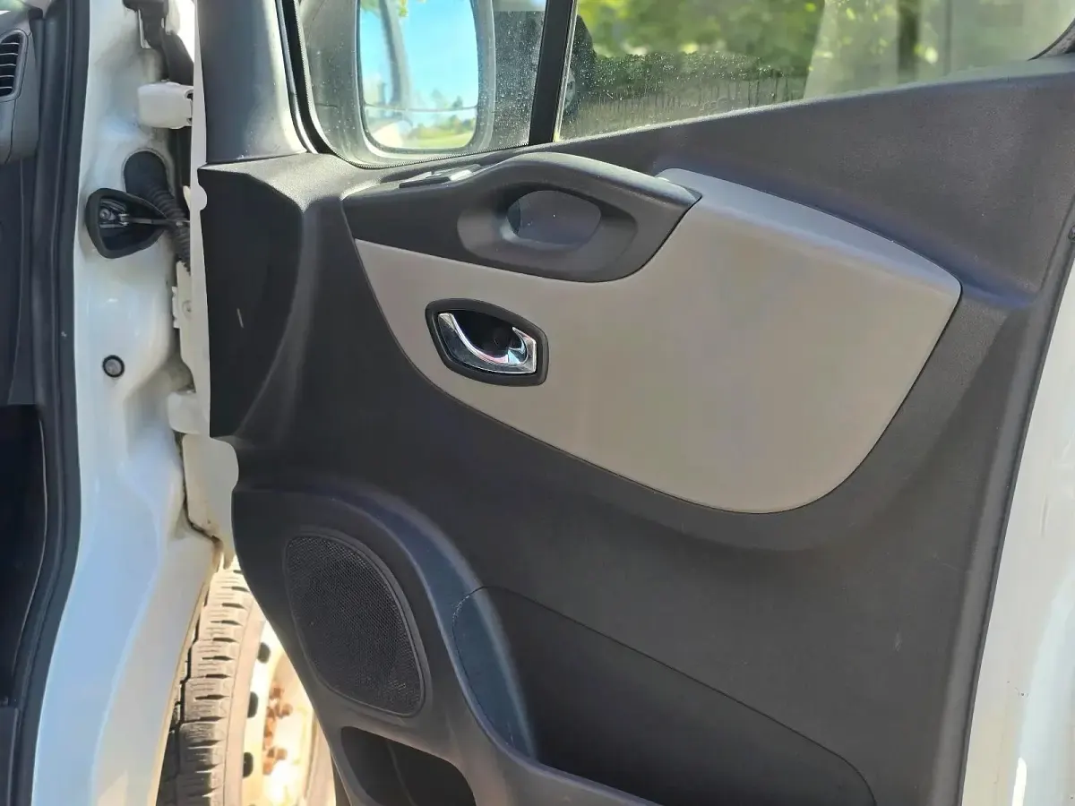 Second-hand Renault Trafic 120 CP (88 kW) 2019 Alb Monovolum
