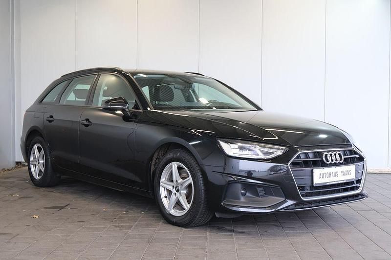 Gebraucht Audi A4 163 PS (119 kW) 2022 Schwarz Kombi