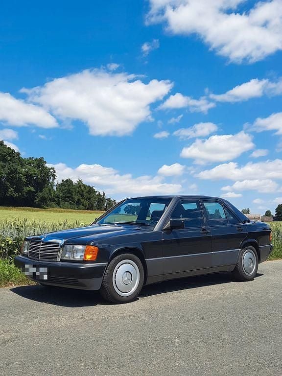 Grau Gebraucht 1991 Mercedes 190 Limousine | 9.500 € - Bild 1/4