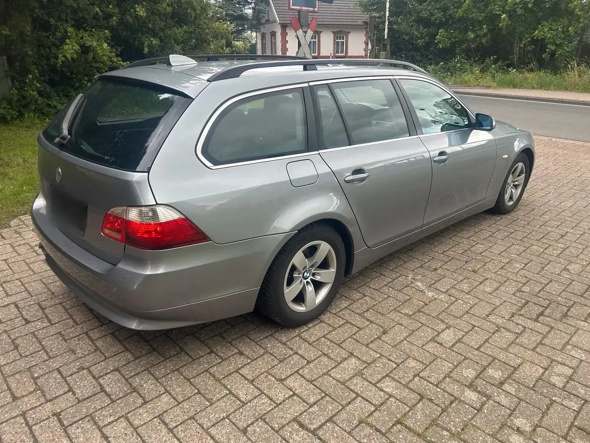 Gebraucht BMW 520 163 PS (119 kW) 2006 Grau Kombi